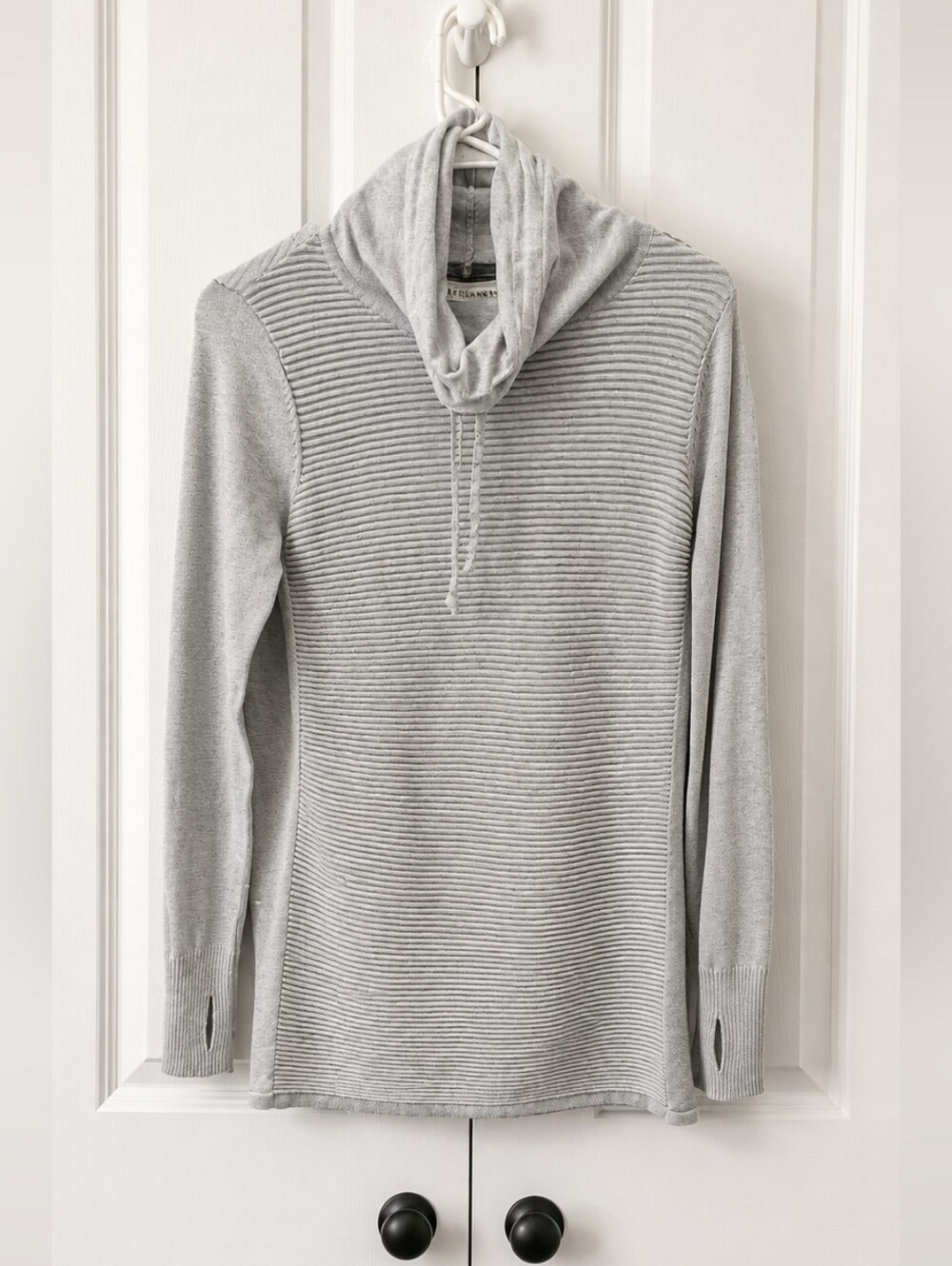 ARTISAN NY Light Gray Ribbed Sweater Top